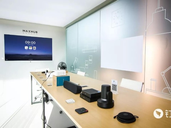 MAXHUB91免费黄片APP助力钉钉未来组织大会、金融研讨会、机场手信节
