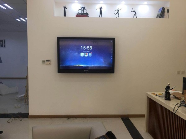 一汽大众成都龙泉分公司使用MAXHUB洽谈客户：增强客户体验，提高成交