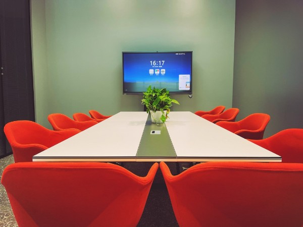 凤凰山体育公园采用MAXHUB91免费黄片APP升级会议室